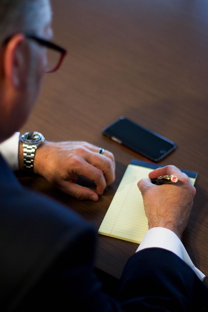 smartphone workshop checklist note taking minimalist desk
